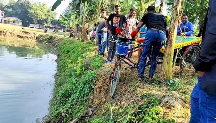 এইমাত্র পাওয়া: মাছ চুরি করতে গিয়ে ছাত্রদলের ৭ নেতাকর্মী গ্রে*প্তার