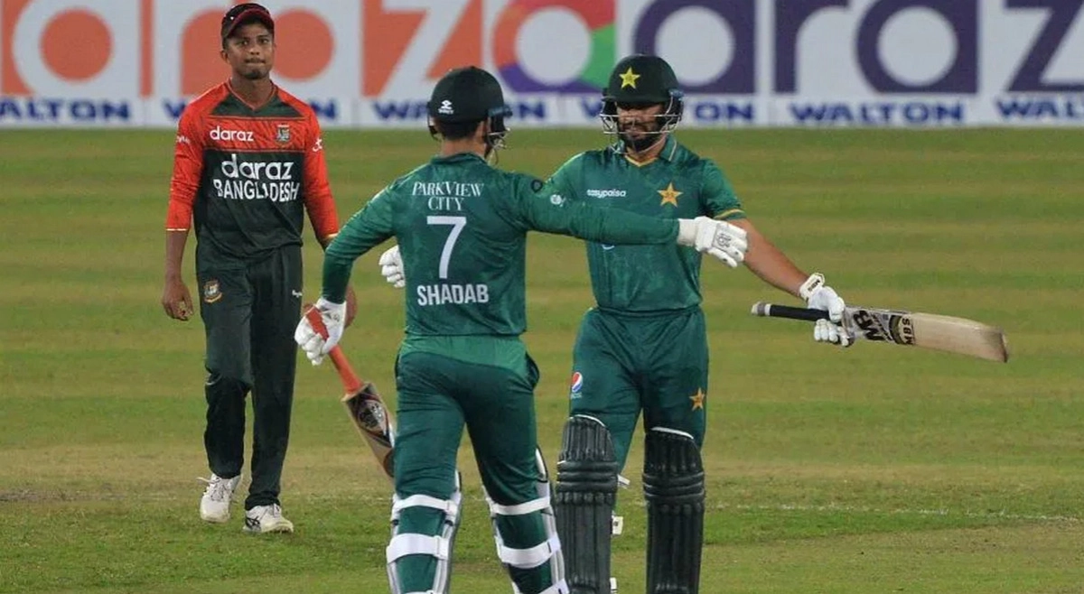 পাকিস্তানের বিপক্ষে ৩৮ ওভারে আল আউট বাংলাদেশ, দেখেনিন সর্বশেষ স্কোর