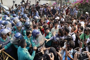 ধ.র্ষণবিরোধী পদযাত্রার আড়ালে পুলিশের বিরুদ্ধে চক্রান্ত